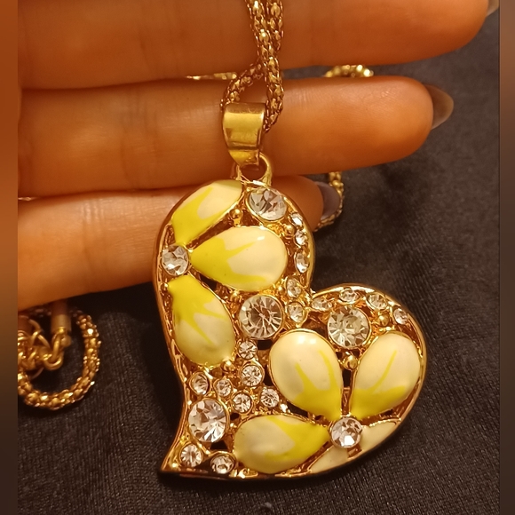 🏵✨️ YELLOW FLORAL CRYSTALS GOLD TONE HEART SWEATER NECKLACE 48" CHAIN - Picture 2 of 4